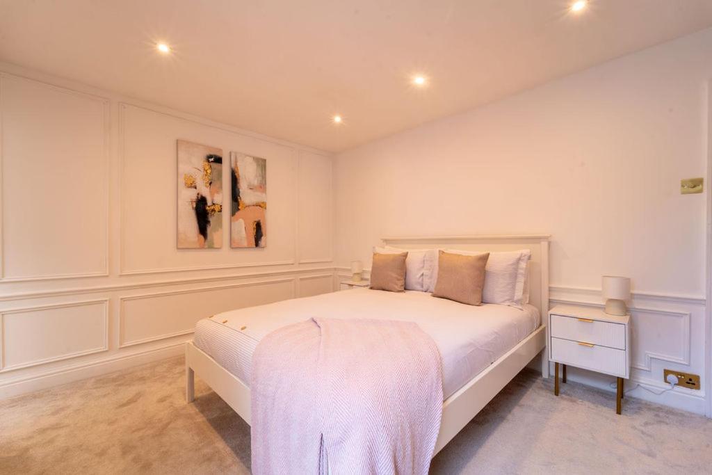Elegant 3 Bedroom Home In The Centre Of Челтенхам Экстерьер фото