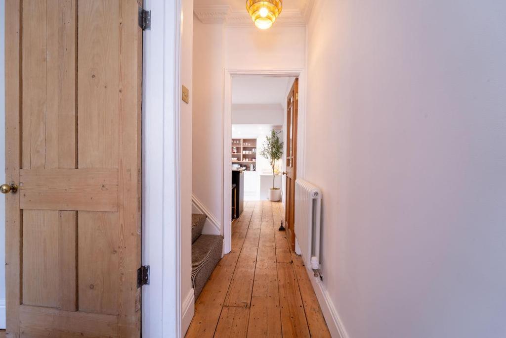 Elegant 3 Bedroom Home In The Centre Of Челтенхам Экстерьер фото