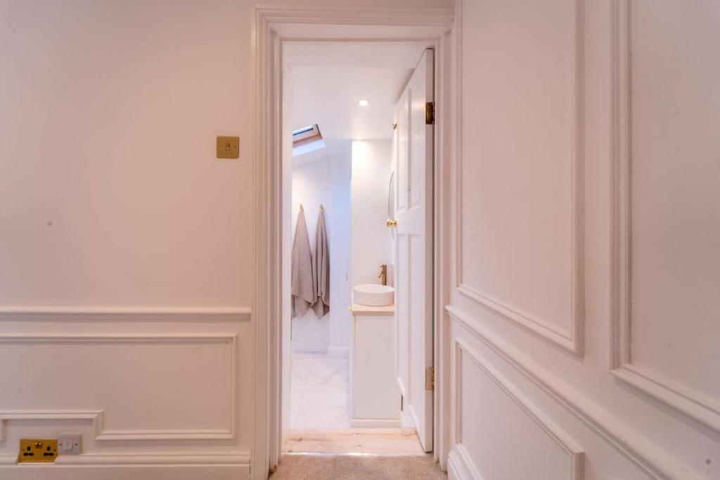 Elegant 3 Bedroom Home In The Centre Of Челтенхам Экстерьер фото